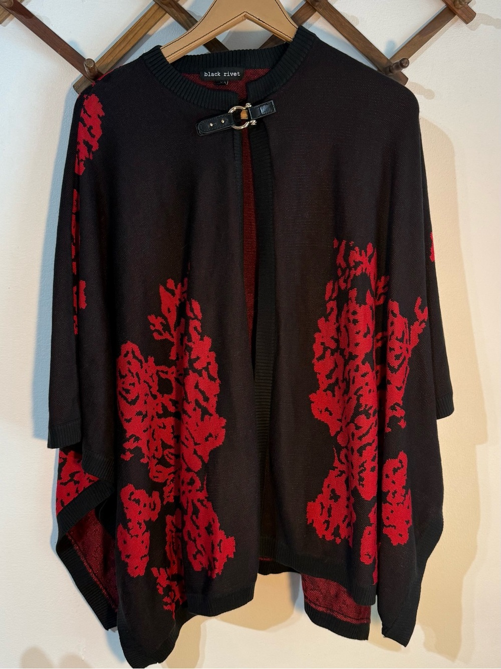 Black Rivet Black Knit Poncho shawls cardigan w/Red Floral Motif& buckle closure
